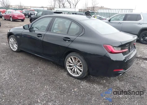 2023 BMW 3 Series 330E xDrive z USA, uszkodzony, nr VIN 3MW39FS01P8D04647